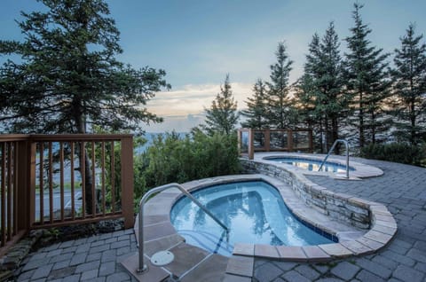 Enjoy the outdoor hot tub that's available to all Rimfire Guests!  (Please note, at times, the hot tub may be closed for planned and unplanned outages.)