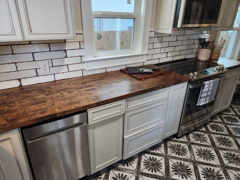 Electric smooth top range and dishwasher