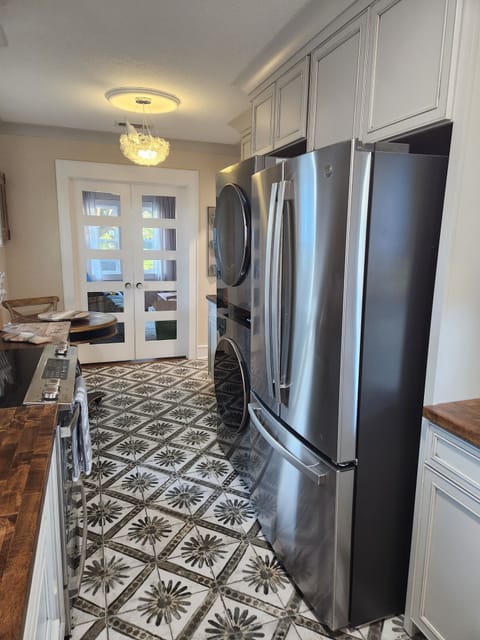 Full working kitchen 