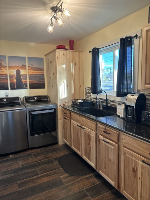 Laundry / mini kitchen