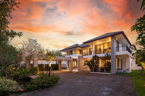 Viva La Villa