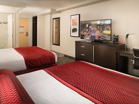 Cozy unit with 2 Queen size beds. Exact unit will be assigned upon arrival. Views, colors and decor may vary.