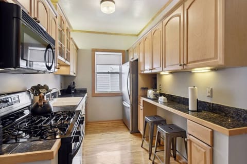 Kitchen with Breakfast Bar