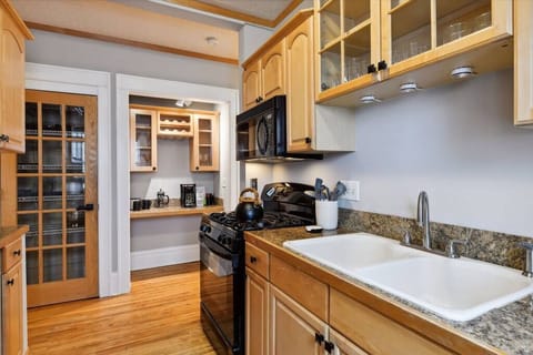 Kitchen and Coffee Bar