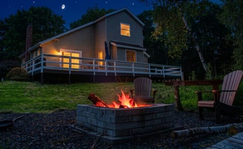 S’mores under the stars. Our private fire pit is the heart of the backyard experience. Your perfect summer vacation starts here!