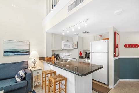 Bar Offers Extra Seating for Meals