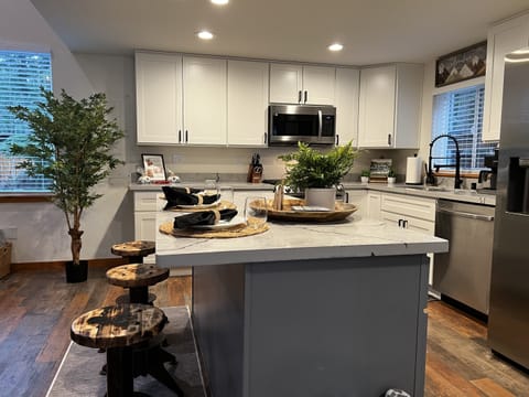 Fully stocked kitchen w/Keurig Duo