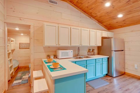 Guest House | Living Space | Kitchenette