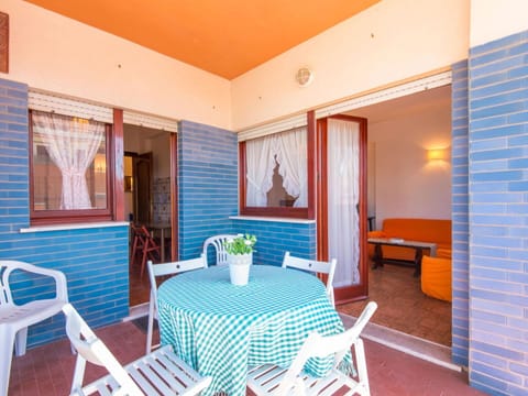 Building, Azure, Swimming Pool, Sky, Shade, Tree, Water, Rectangle, Urban Design, Outdoor Furniture