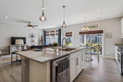 Main Level,Breakfast Area,