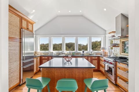 Large island with additional seating for 3