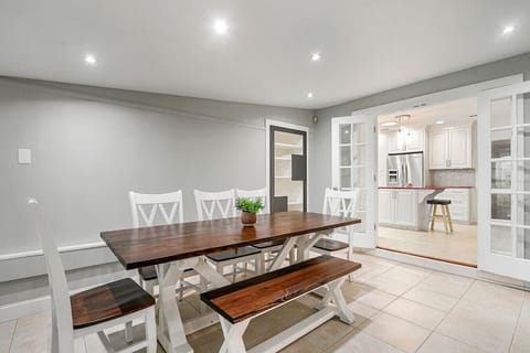 Dine-in delights: where home-cooked goodness meets the cozy charm