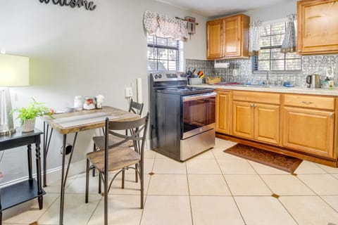 Dining Area & Kitchen
