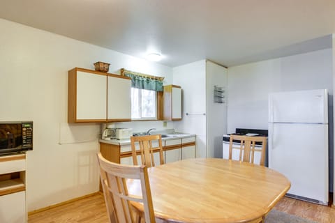 Kitchen | Cooking Basics | Dishware & Flatware Provided