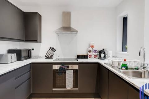 Kitchen/diner - Heated floors - Fully equipped with cooking equipment perfect for families. Appliances such as washer, Dryer, fridge freezer, Dish washer, microwave, oven, Coffee Machine, water filter, Toaster all Free & available for your use