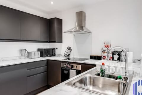 Kitchen/diner - Heated floors - Fully equipped with cooking equipment perfect for families. Appliances such as washer, Dryer, fridge freezer, Dish washer, microwave, oven, Coffee Machine, water filter, Toaster all Free & available for your use