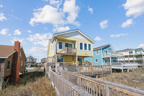 Exterior,Back Elevation,