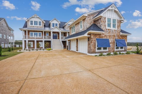 Exterior,Front Elevation,