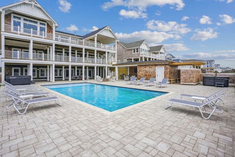 Exterior,Back Elevation,