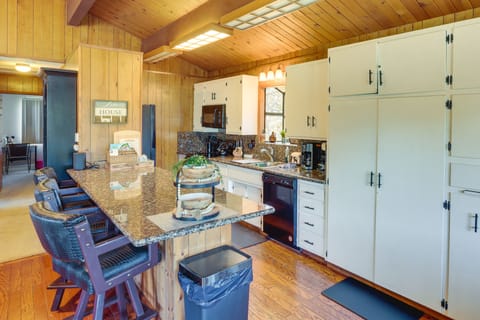 Kitchen | Main Level | Dishwasher | Coffee Maker | Cooking Basics