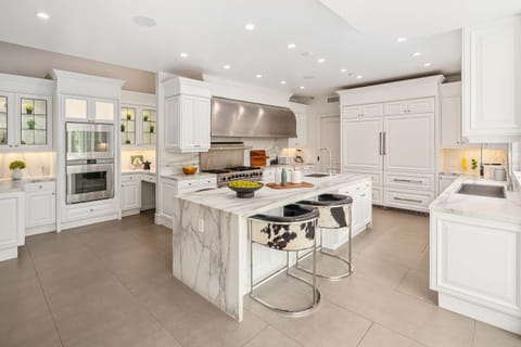 Villa Javu by LuxJB: LA's finest vacation villas & mansion rentals by owners.
