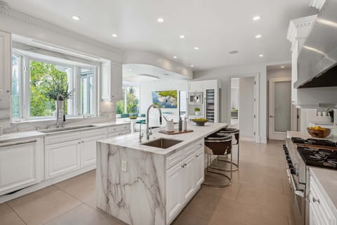 Villa Javu by LuxJB: LA's finest vacation villas & mansion rentals by owners.
