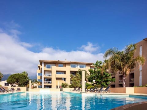 Residential Area, Apartment, Resort, Town, Swimming Pool, Human Settlement, Condominium, Composite Material, Estate, Hotel
