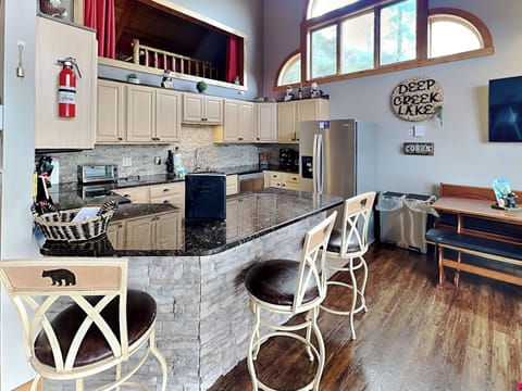 Kitchen - Breakfast Bar