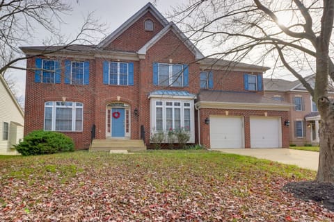 Lanham Vacation Rental | 2BR | 1BA | Step Required | 1,500 Sq Ft