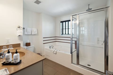 64W9thSt-KeenEyeMarketing-039