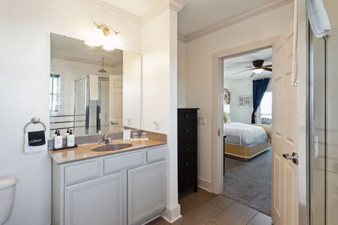 64W9thSt-KeenEyeMarketing-049