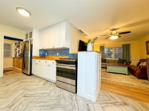 Open concept ktichen/livingroom