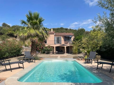 Vue piscine / maison