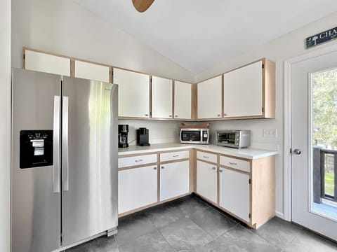 Kitchen, 3305 Cameron Blvd, Isle of Palms, SC | IOP Escapes