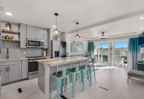 Spectacular brand new kitchen with granite countertops