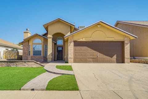 El Paso Vacation Rental | 3BR | 2BA | 1 Step to Enter | 1,236 Sq Ft