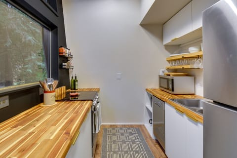 Kitchen | Coffee Maker | Dishwasher | Spices | Cooking Utensils