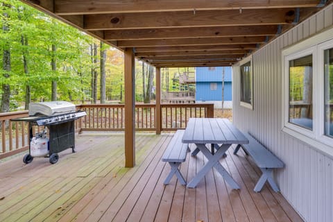 Pocono Lake Vacation Rental | 3BR | 1.5BA | 4 Stairs to Enter | 1,232 Sq Ft