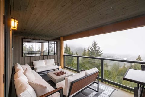 Private balcony: Mountain views