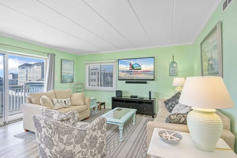 Welcome to Salty Sands 208!