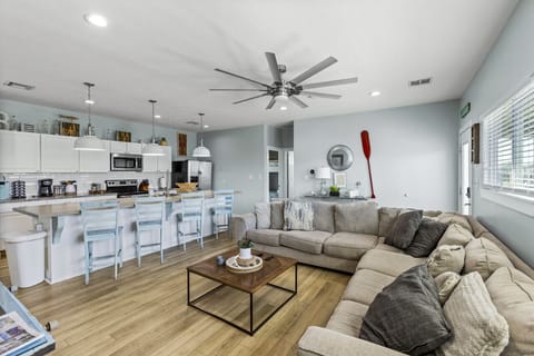 Spacious kitchen and living room combo, perfect for gatherings and meals.