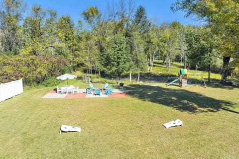 Play set for the kiddos to enjoy!