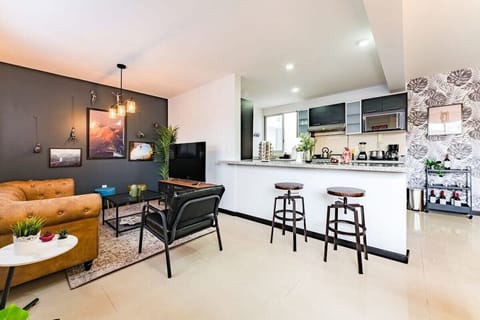 This family-friendly condo is a stylish and convenient stay in the heart of Roma!