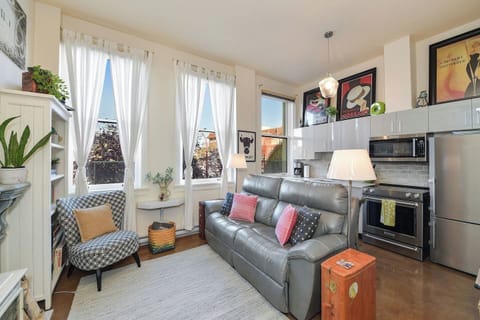 Brand NEW (2022) leather Lazy-Boy couch recliner on both seats! 