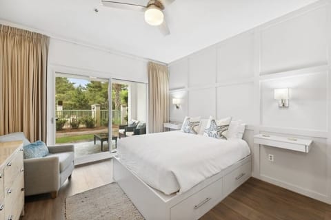 Queen Bed with a twin trundle pullout