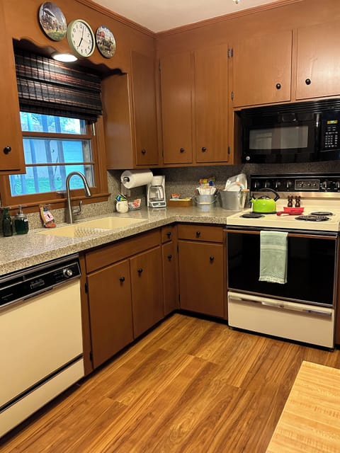 Fully equipped kitchen with corelle dinner plates, saucers, coffee cups etc.