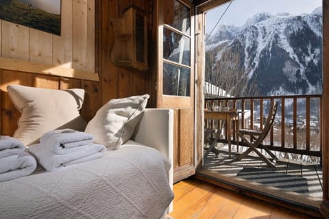 Stephen's Mazot, mountain views