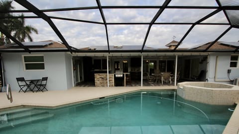 Pool / Lanai 1.