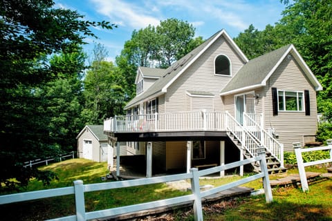 Exterior of this amazing ski home. 