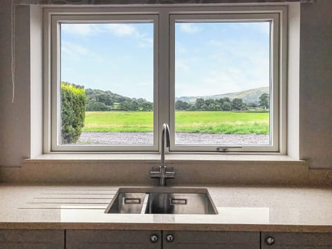 Kitchen | Beudy Wern Goch - Glanllyn, Llanuwchlyn, near Bala